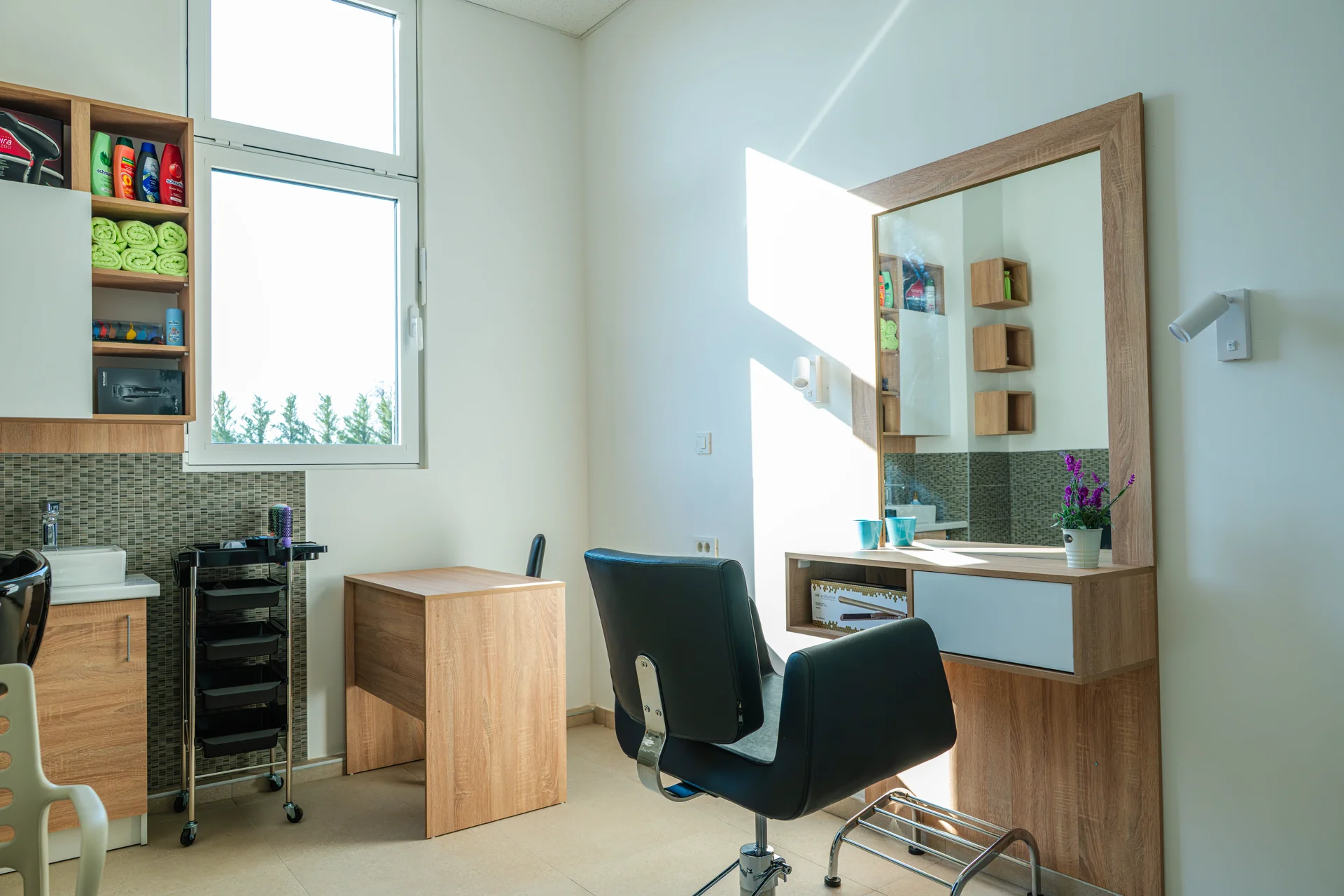 Фризерски салон во Оаза - модерна опрема